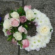 White based wreath with mixed roses
