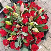 100 red rose and pink lily bouquet